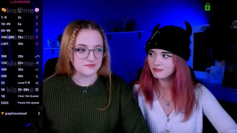 luna_berryy online show from October 3, 7:22 pm