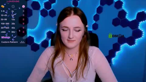 luna_berryy online show from November 26, 9:16 pm