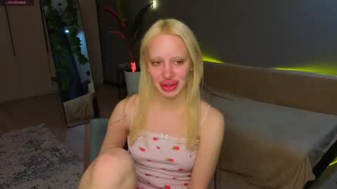 luna_beverly online show from May 17, 8:16 pm
