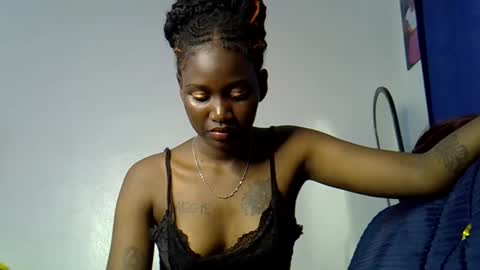 luna_blues online show from May 11, 2:23 pm