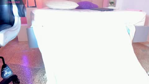 luna_bradley_ online show from May 3, 1:28 pm