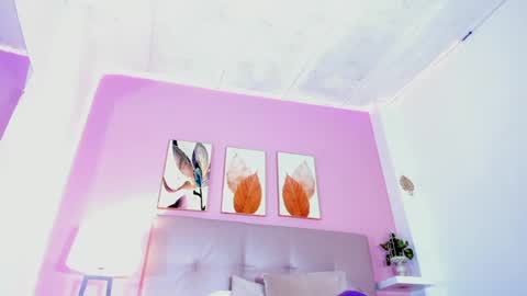 luna_bradley_ online show from May 8, 12:32 pm