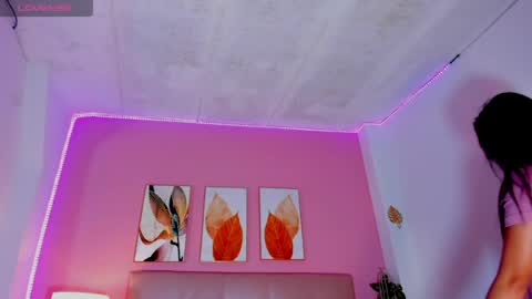 luna_bradley_ online show from May 18, 1:28 pm