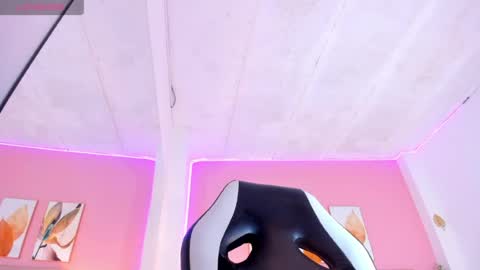 luna_bradley_ online show from May 19, 12:55 pm