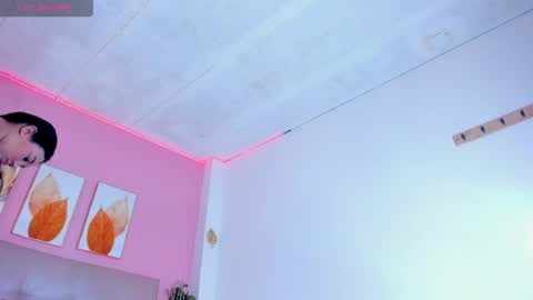 luna_bradley_ online show from May 20, 12:33 pm