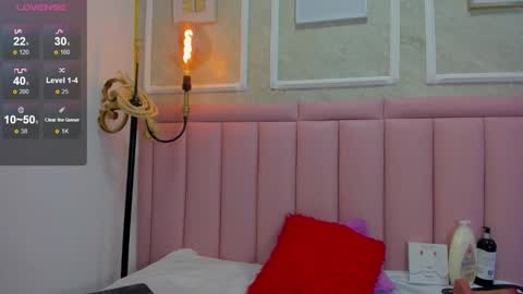 Snapshot of luna_cocoa chatting on February 6, 1:03 pm online show from February 6, 1:03 pm