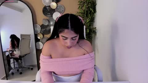 luna_cute14 online show from May 6, 8:36 pm