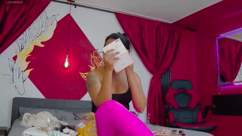 Snapshot of luna_dante_foxx chatting on March 12, 12:00 pm Luna Dante online show from March 12, 12:00 pm