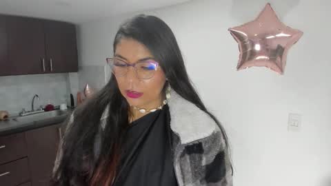 luna  online show from March 1, 11:01 am