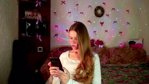 luna_evan online show from March 19, 9:13 am