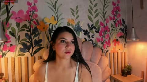 luna_ferrari online show from April 25, 11:35 am