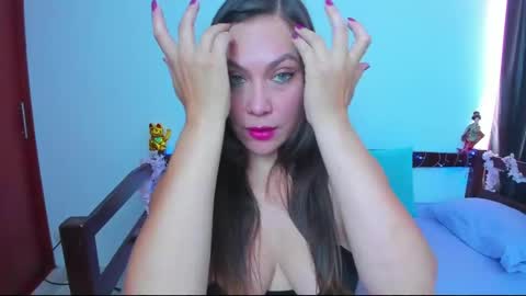 Snapshot of luna_gomez92 chatting on April 22, 3:24 pm Luna Gomez online show from April 22, 3:24 pm