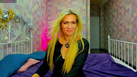 luna_lew1s online show from January 7, 2:08 pm