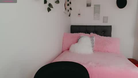 Snapshot of luna_lgomez chatting on February 10, 12:09 pm luna online show from February 10, 12:09 pm