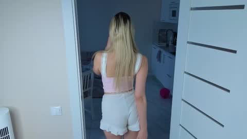 Olivia online show from November 25, 10:59 am