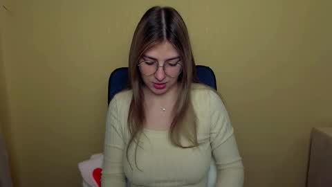 Snapshot of luna_lush_ chatting on October 1, 8:42 am Luna online show from October 1, 8:42 am