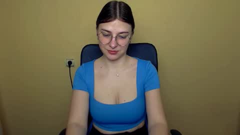 Snapshot of luna_lush_ chatting on December 19, 10:11 am Luna online show from December 19, 10:11 am