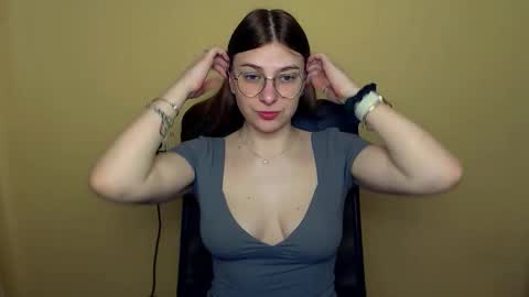 Snapshot of luna_lush_ chatting on March 17, 9:34 am Luna online show from March 17, 9:34 am
