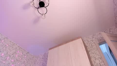 Snapshot of luna_moran chatting on March 7, 7:08 am Lina online show from March 7, 7:08 am