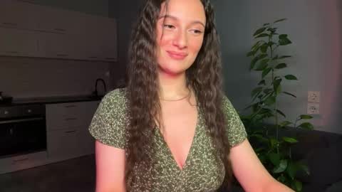 luna_raee online show from November 24, 6:40 pm