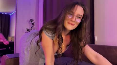 Snapshot of luna_raee chatting on April 20, 5:59 pm luna_raee online show from April 20, 5:59 pm