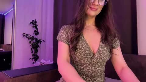 Snapshot of luna_raee chatting on April 30, 5:08 pm luna_raee online show from April 30, 5:08 pm