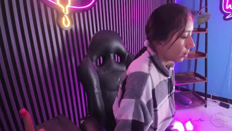 Snapshot of luna_roose1 chatting on April 7, 12:16 pm Luna Rosse online show from April 7, 12:16 pm