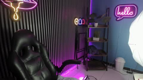 Snapshot of luna_roose1 chatting on April 9, 12:21 pm Luna Rosse online show from April 9, 12:21 pm