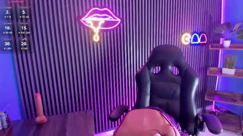 Snapshot of luna_roose1 chatting on April 15, 2:13 pm Luna Rosse online show from April 15, 2:13 pm