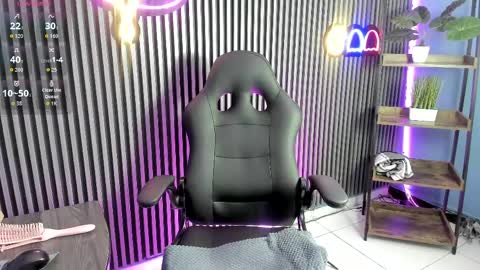 Snapshot of luna_roose1 chatting on April 22, 12:28 pm Luna Rosse online show from April 22, 12:28 pm
