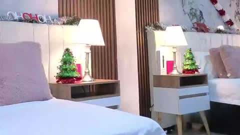 Snapshot of luna_star__18 chatting on December 21, 1:40 pm A M M Y online show from December 21, 1:40 pm