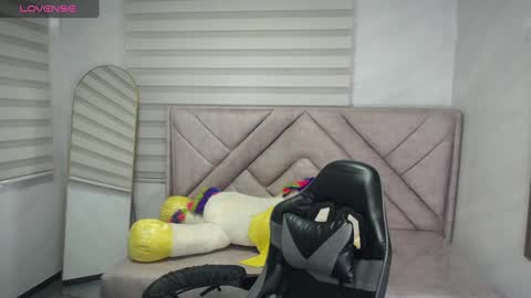 Snapshot of luna_star_v chatting on September 13, 3:17 am Live 1000pm 600am COLOMBIAN HOUR online show from September 13, 3:17 am