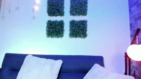 Snapshot of luna_valen chatting on February 18, 3:57 am luna_valen online show from February 18, 3:57 am