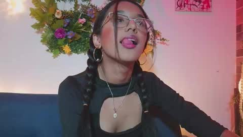 Snapshot of luna_valen chatting on March 6, 3:25 am luna_valen online show from March 6, 3:25 am