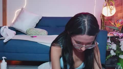 Snapshot of luna_valen chatting on March 21, 8:19 am luna_valen online show from March 21, 8:19 am