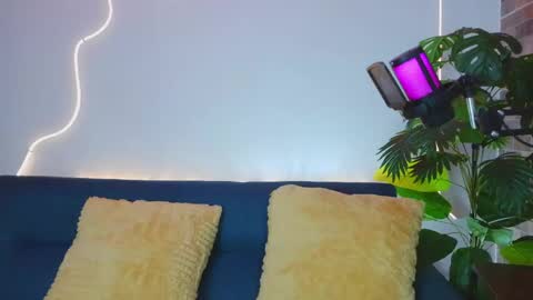 luna_valen online show from May 22, 4:30 am
