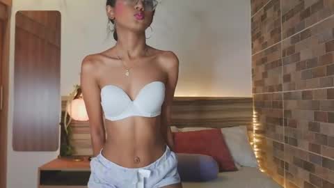 Snapshot of luna_valen chatting on June 14, 7:27 pm luna_valen online show from June 14, 7:27 pm