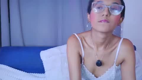 Snapshot of luna_valen chatting on July 6, 8:33 pm luna_valen online show from July 6, 8:33 pm