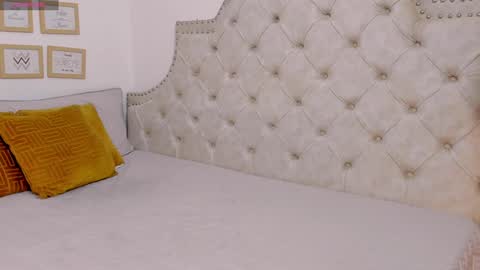 luna_valle online show from February 4, 11:38 pm