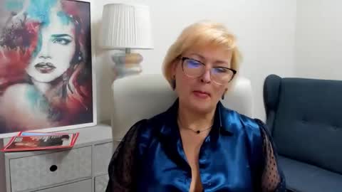 L u n a online show from April 16, 6:25 am