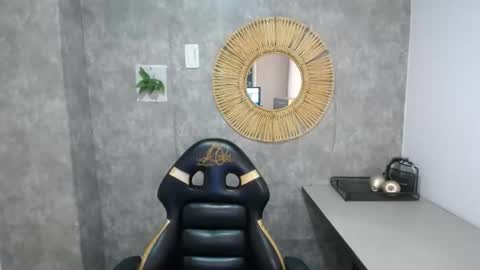 Snapshot of lunaa_m_ chatting on February 5, 12:20 am lunaa_m_ online show from February 5, 12:20 am