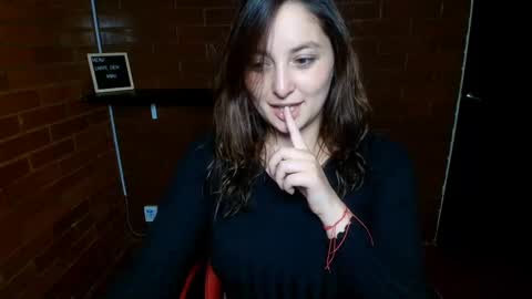 Snapshot of lunaa_m_ chatting on February 18, 9:53 pm lunaa_m_ online show from February 18, 9:53 pm