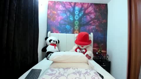 Snapshot of lunaa_mayerr chatting on October 4, 1:03 am lunaa mayer online show from October 4, 1:03 am