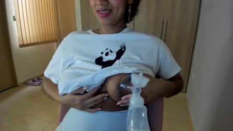Snapshot of lunabelu_xr chatting on October 18, 3:35 pm lunabelu_xr online show from October 18, 3:35 pm