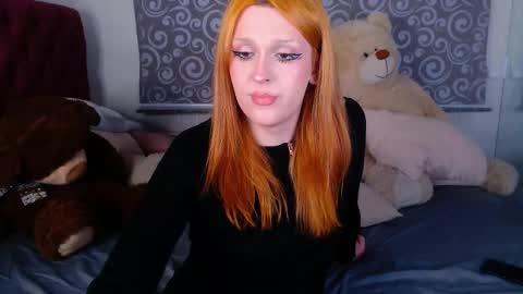 Snapshot of lunabl1ss chatting on February 21, 9:38 pm Luna give me a thumbs up please online show from February 21, 9:38 pm