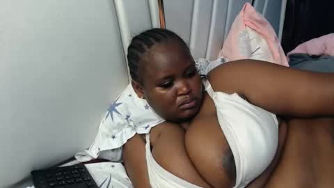 Snapshot of lunabloom01 chatting on October 9, 3:43 pm lunabloom01 online show from October 9, 3:43 pm