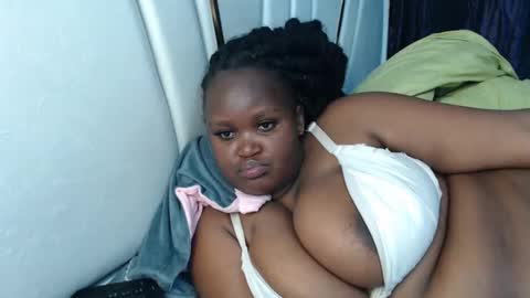 Snapshot of lunabloom01 chatting on October 20, 9:48 pm lunabloom01 online show from October 20, 9:48 pm