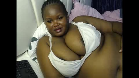 lunabloom01 online show from February 11, 1:10 am