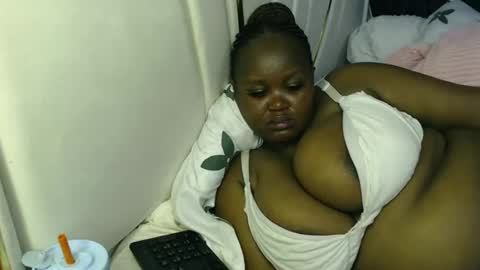 Snapshot of lunabloom01 chatting on March 9, 10:47 pm lunabloom01 online show from March 9, 10:47 pm