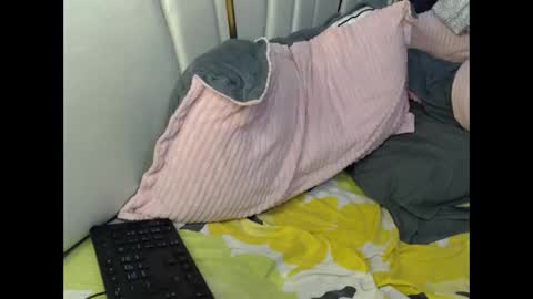 Snapshot of lunabloom01 chatting on March 20, 3:00 am lunabloom01 online show from March 20, 3:00 am